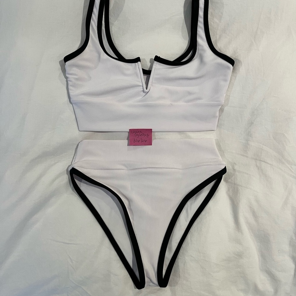 EUC LainSnow White Ribbed Bikini Set with Black Trim size small